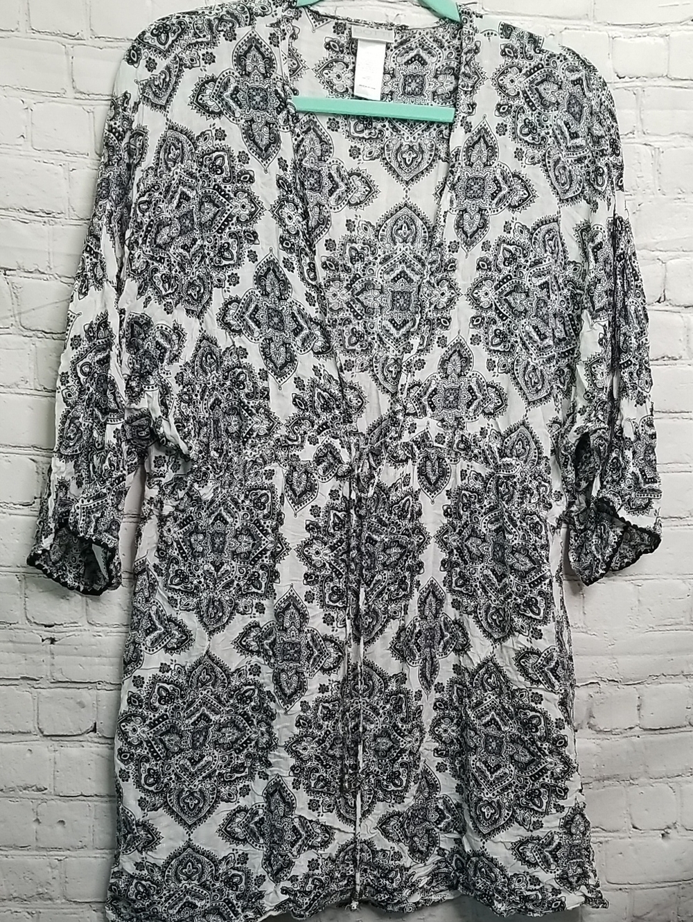 DOTTI womens suze Small top 3/4" sleeves deep Vneck w/tie closure EUC